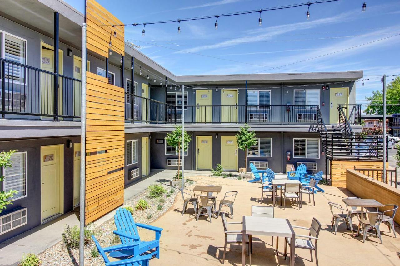 Americana Modern Hotel Redding Exterior photo
