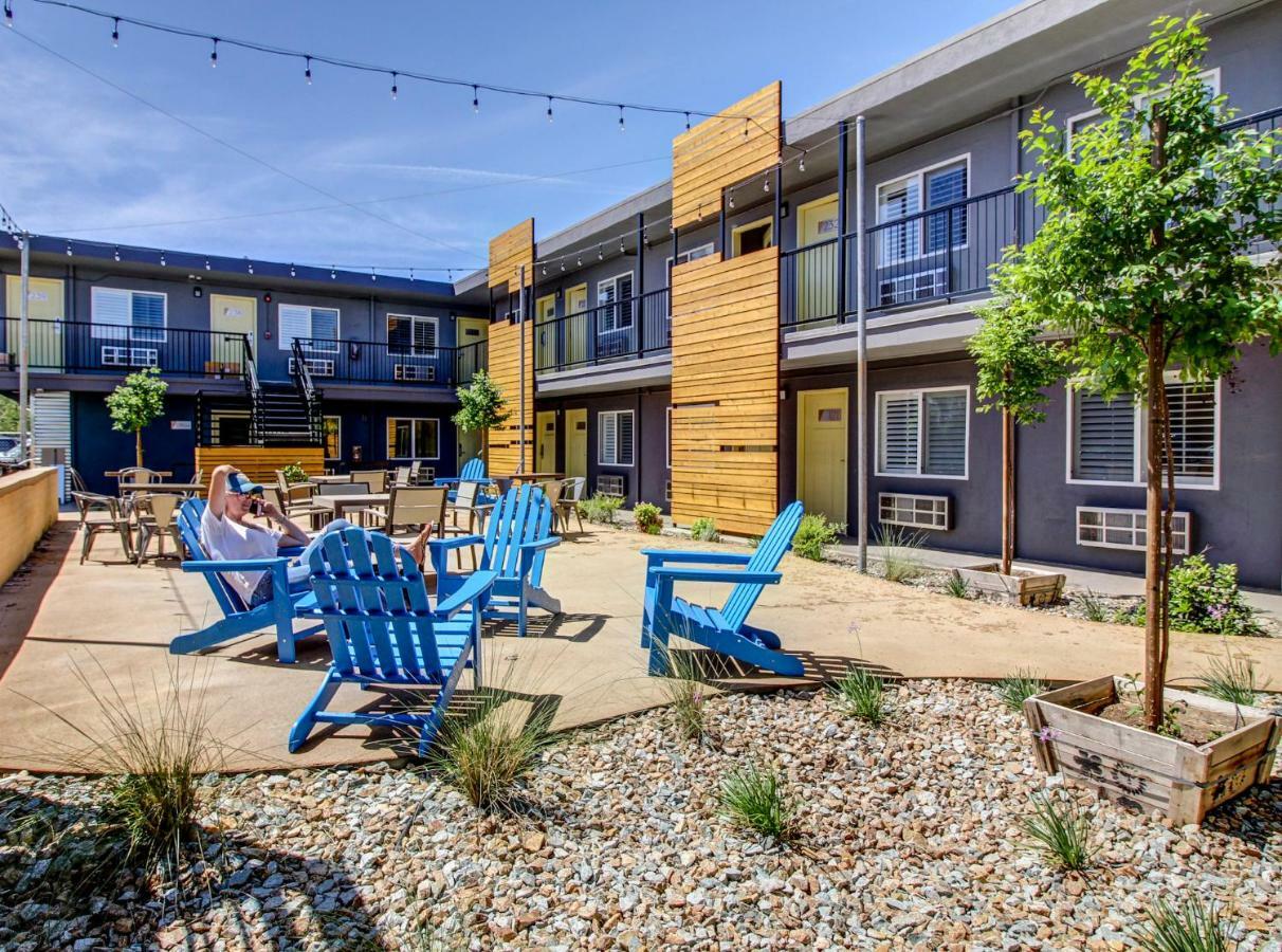 Americana Modern Hotel Redding Exterior photo