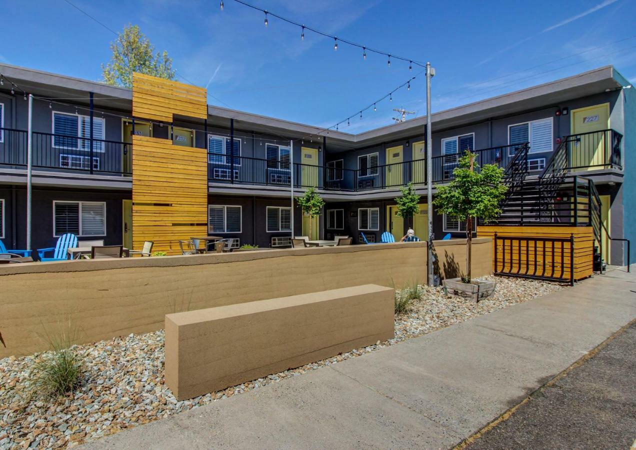 Americana Modern Hotel Redding Exterior photo
