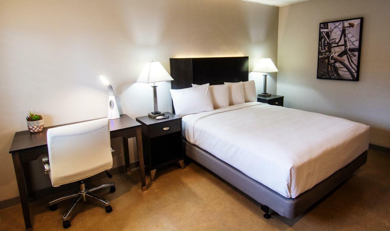 Americana Modern Hotel Redding Exterior photo
