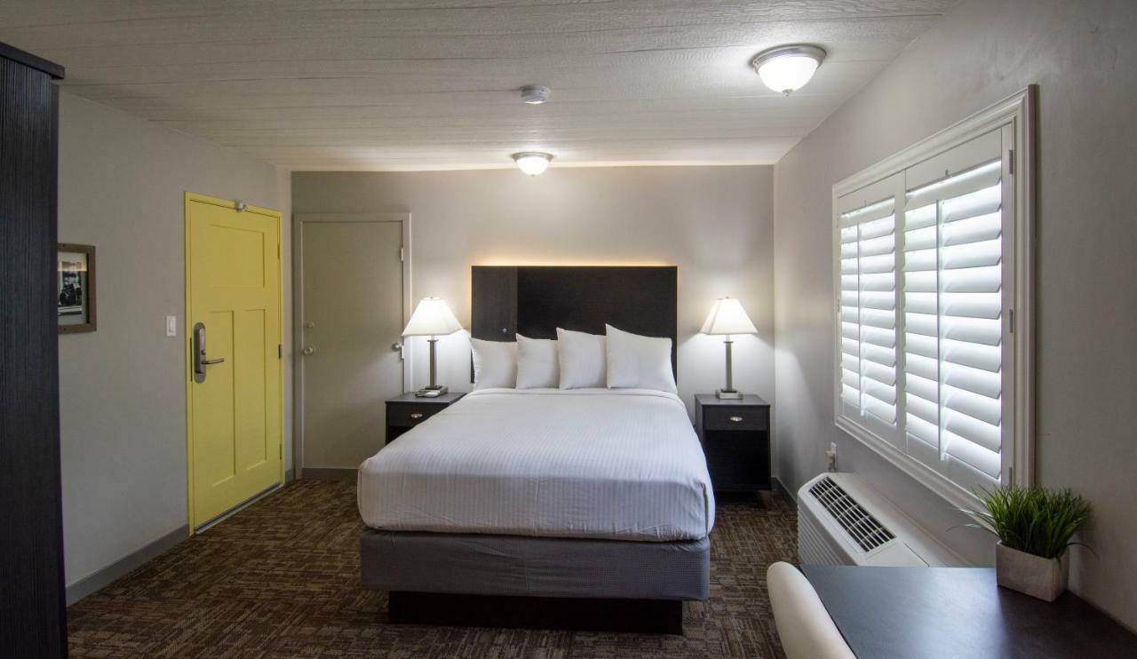 Americana Modern Hotel Redding Exterior photo