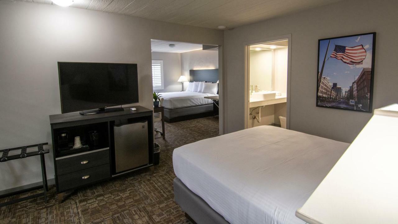 Americana Modern Hotel Redding Exterior photo